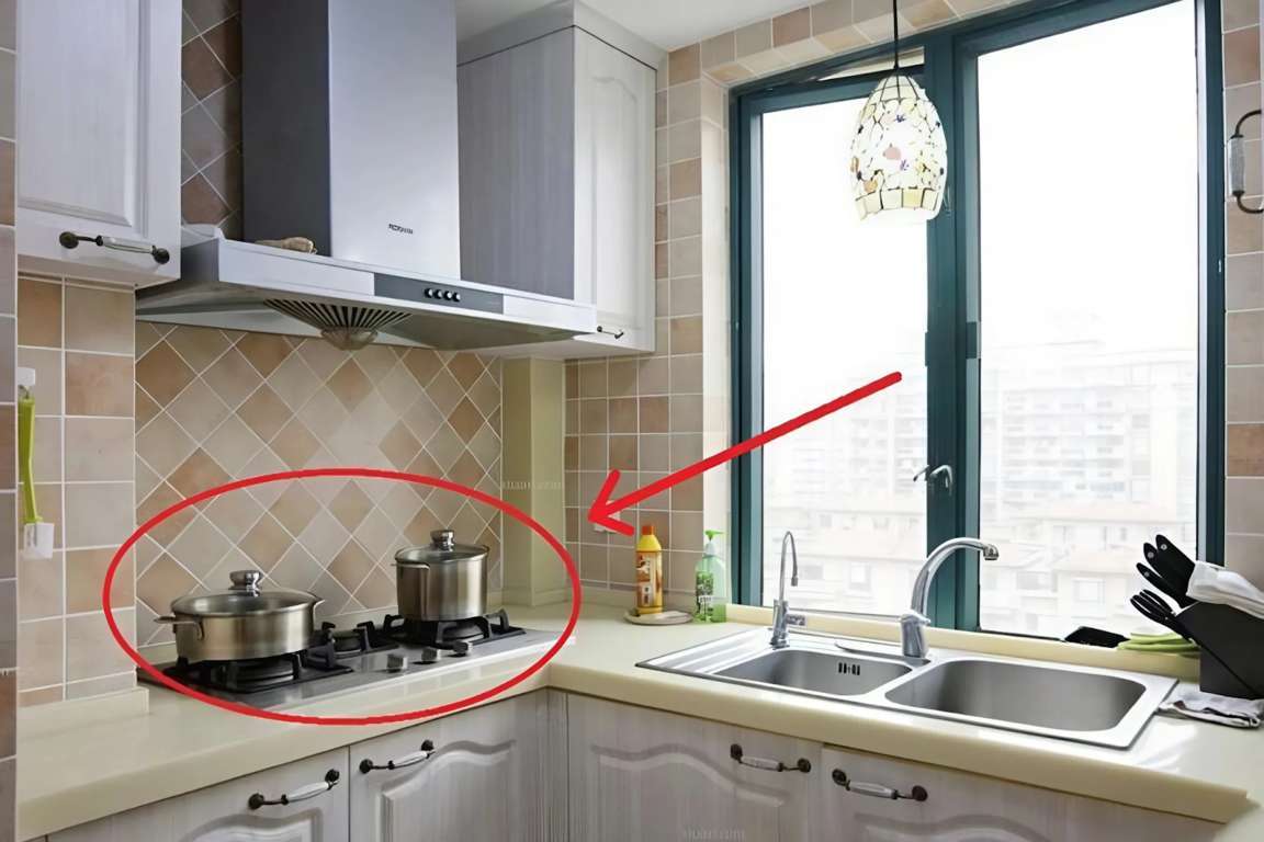 Khoảng cách vàng giữa bếp và bồn rửa: Nguyên tắc phong thủy mọi gia đình cần biết - Hình 1