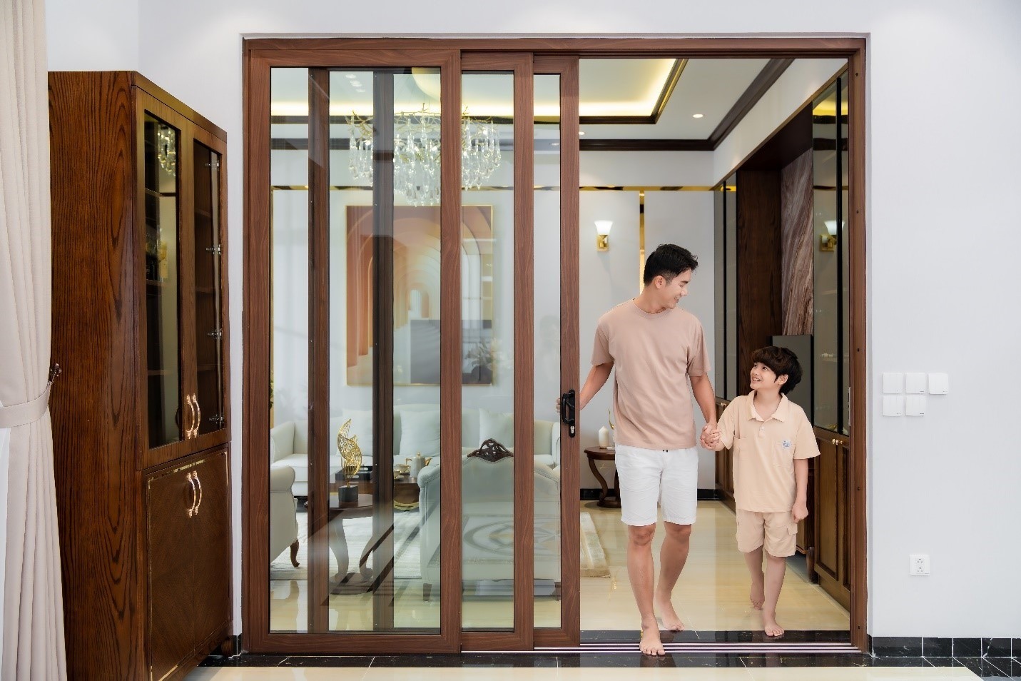 Nên chọn cửa gỗ hay cửa nhôm - Hình 1