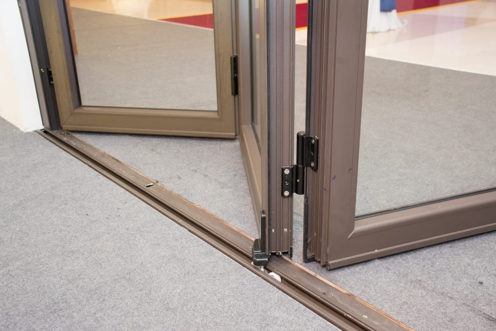 Cách xử lý cửa nhôm bị kêu - hình 4