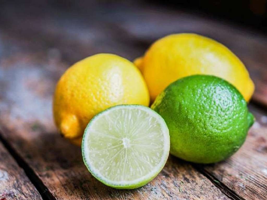 Xử lý dầu mỡ bám lâu ngày trên tường bếp - 0