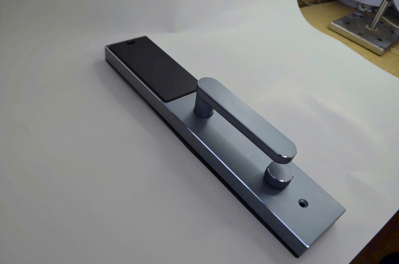 Khóa cửa thông minh Avolock AV-61 - Hình 1