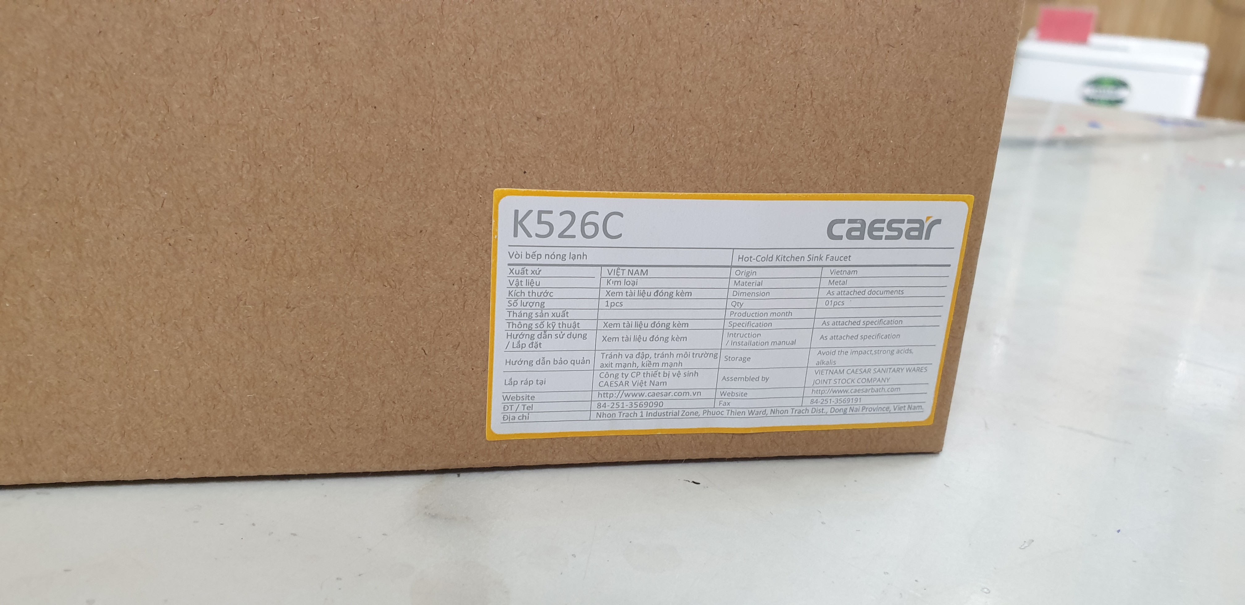 Thùng có team ghi rõ thông tin cụ thể của sản phẩm K526C