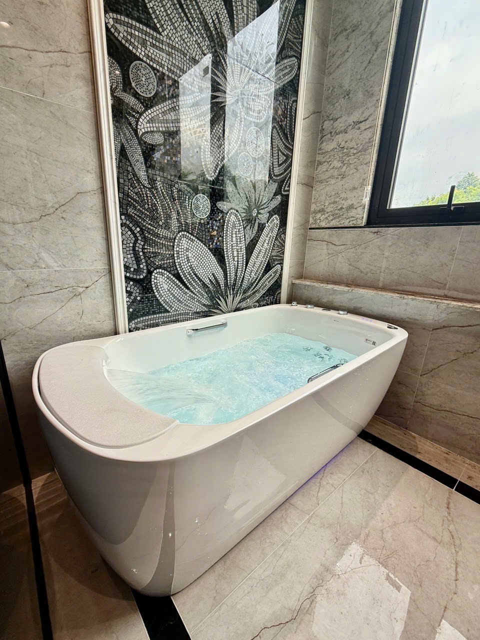 Bồn tắm massage đặt độc lập DRW MUSE170 - hình 6