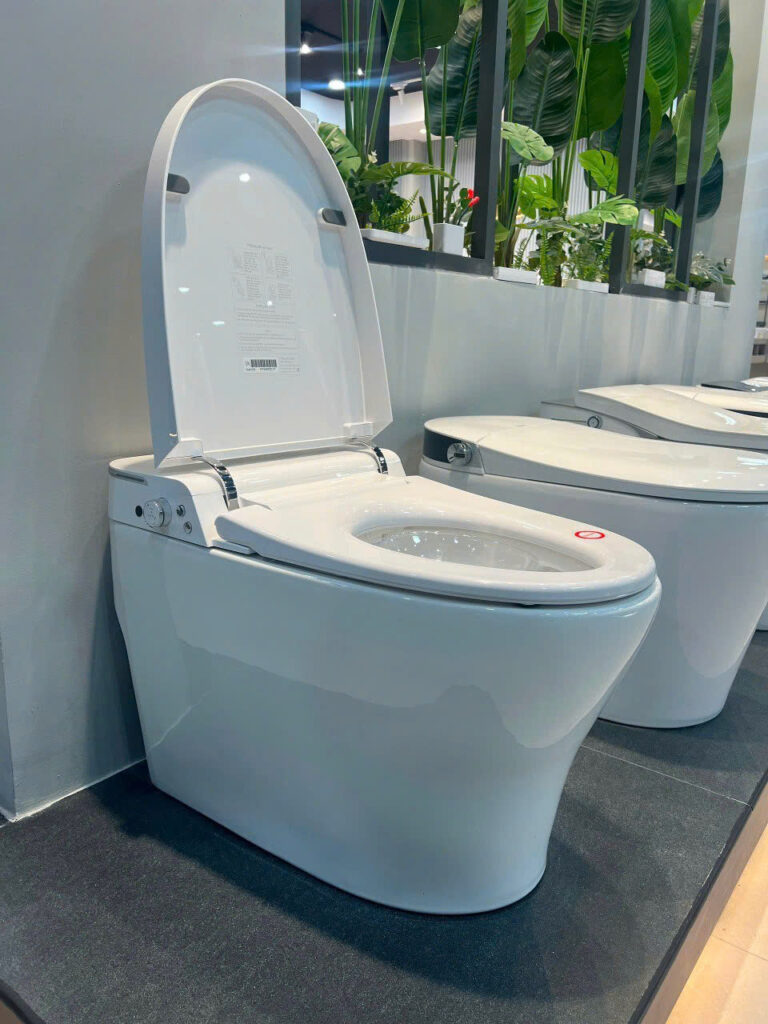Ảnh thực tế 1 - Bồn cầu thông minh Enic Smart D08