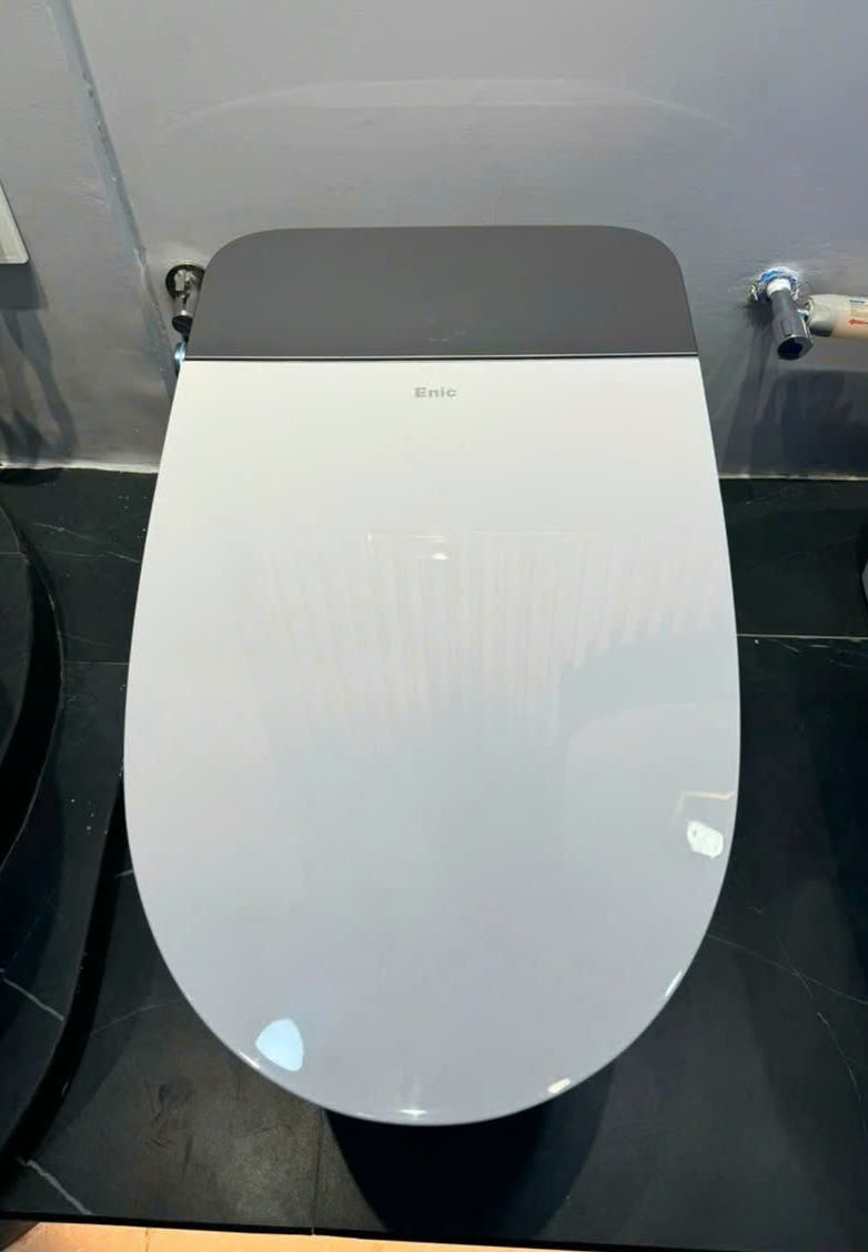 Ảnh thực tế 3 bồn cầu Enic K3