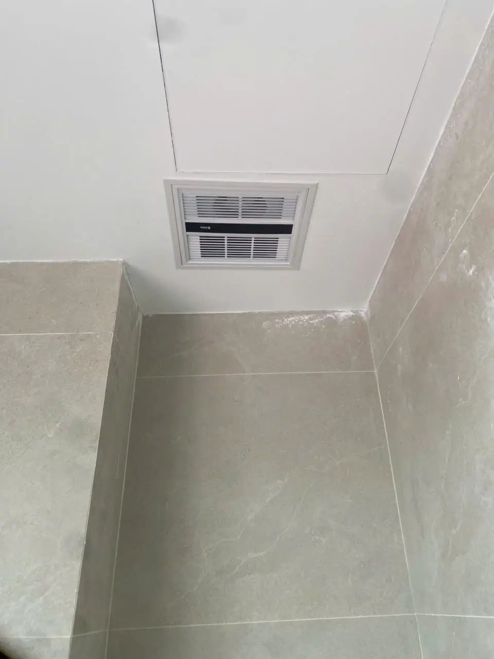 Ảnh 1- Quạt sưởi hút mùi âm trần Enic M55