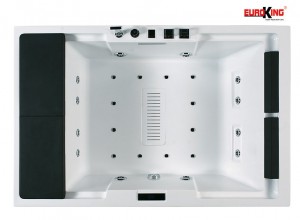 Phía trong lòng bồn tắm massage EU-1101A.