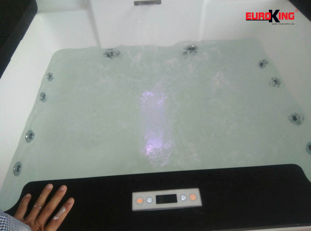 Bảng điều khiển bồn tắm massage EU-1101C.