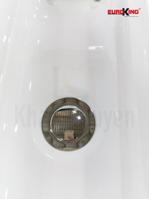 Lối thoát nước của bồn tắm massage EU-1102B.