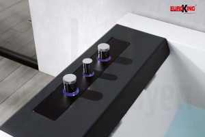Vòi sen được ẩn trong thành bồn tắm massage EU-1108B
