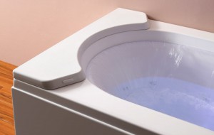 Khe tạo thác nước xung quanh bồn