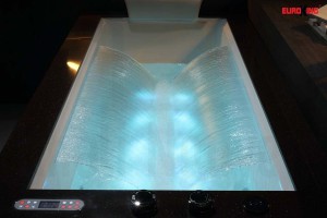 Hình ảnh tạo thác của bồn tắm.