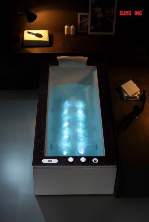 Tạo thác nước 2 bên của bồn tắm massage EU-1505.