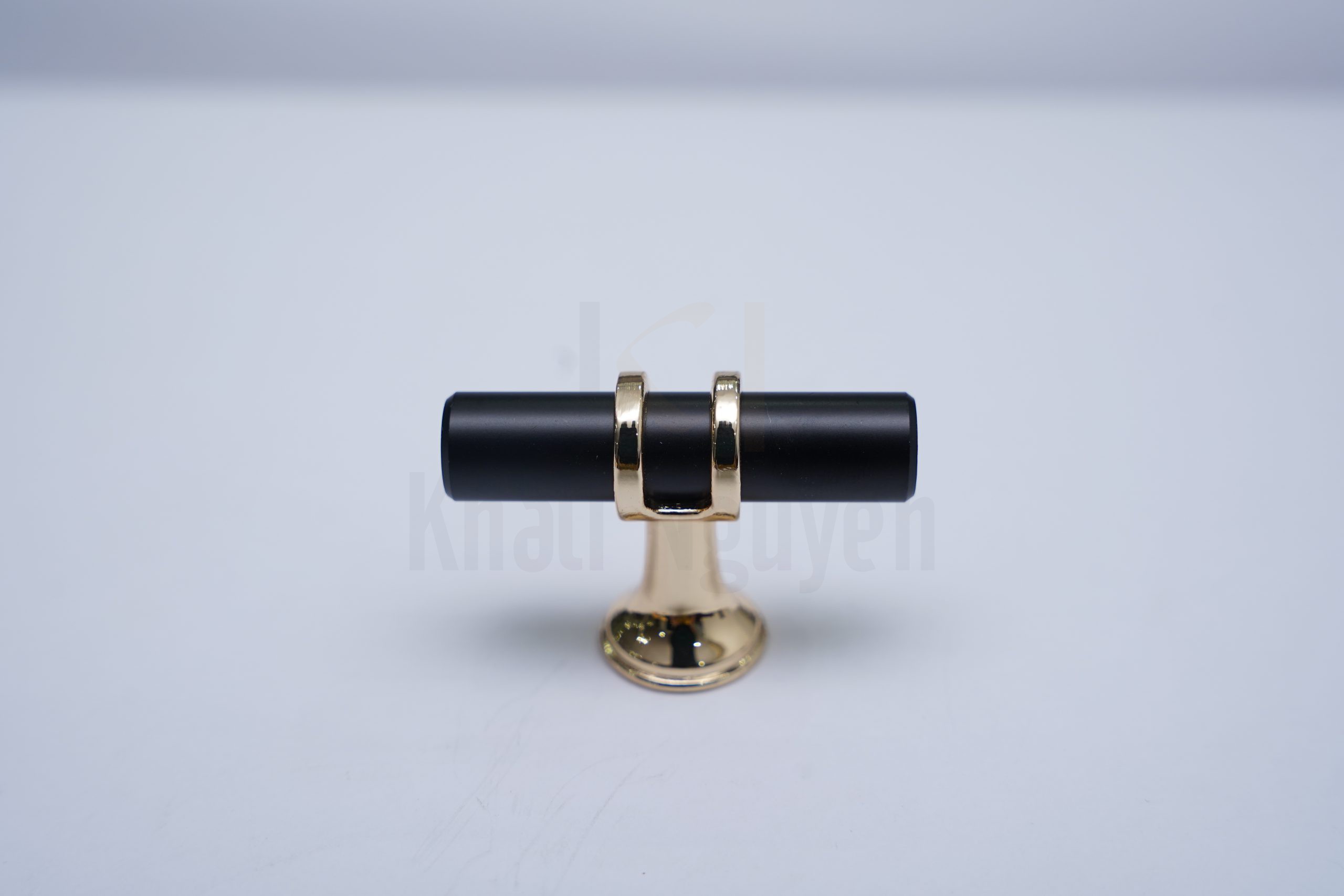 Núm Tân Cổ Điển Màu Đen Vàng Gemani N9501-Đ