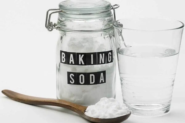 Thông tắc cống dùng baking soda kết hợp cùng giấm ăn