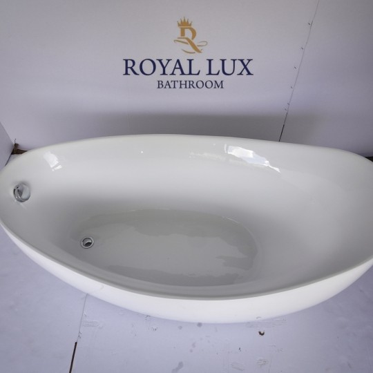 Bồn Tắm Lập Thể Liền Khối Royal Lux RY009
