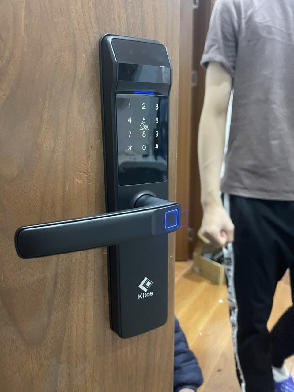 Khóa Cửa Thông Minh Kitos KT-G300 - hình 1 Khóa Cửa Thông Minh Kitos KT-G300 - hình 1