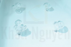 Đáy NG-2161 có mắt sủi bọt khí kèm hệ thống đèn chiếu sáng 