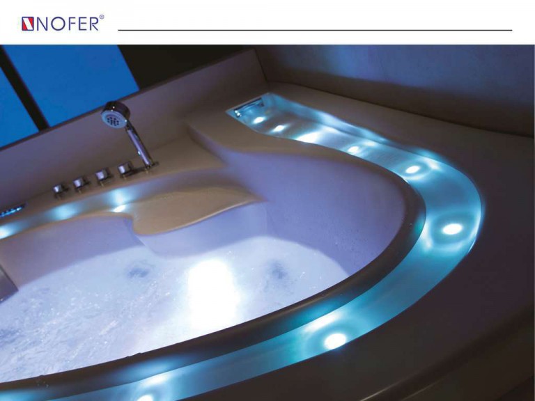 Hệ thống đèn của bồn tắm massage NG-3169D chuyển đổi màu